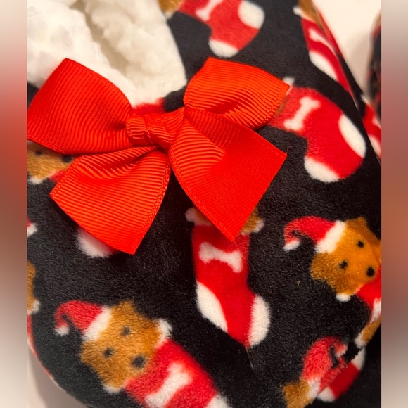 Holiday Fuzzy Slippers - Size 7 - 9.5 - Picture 4 of 8